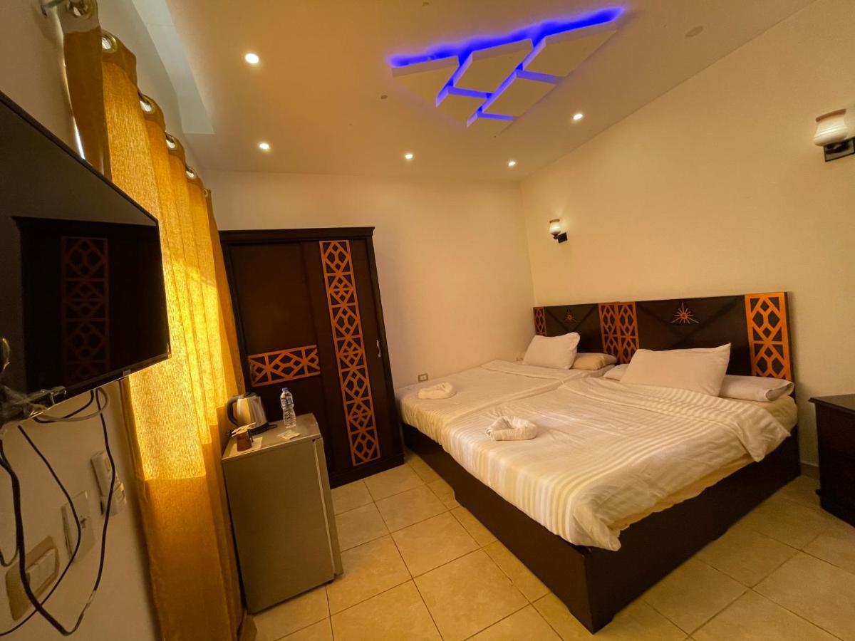 Sahara Pyramids Kafret el-Gabal